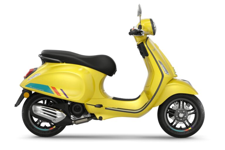 Vespa primavera 50 S Gialla-1