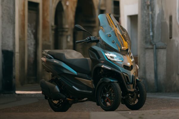 Piaggio MP3 Exclusive-1